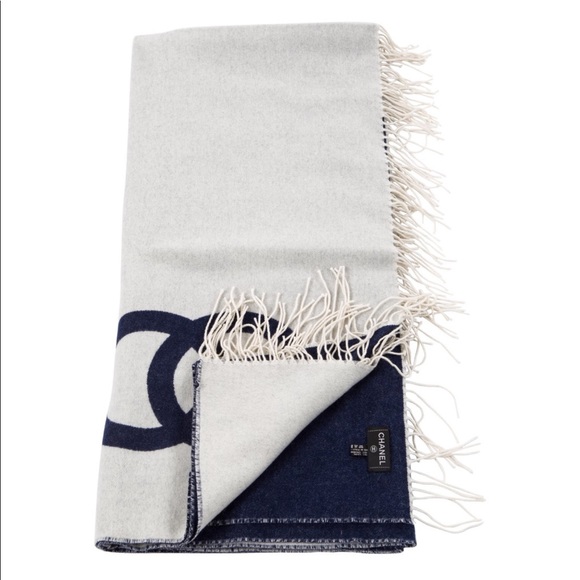 CHANEL CC NAVY &white cashmere blend THROW BLANKET - Picture 7 of 8